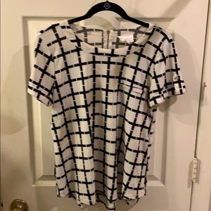 Black & white patterned short-sleeve top